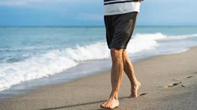 guy-running-on-beach